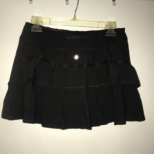 lululemon black skirt